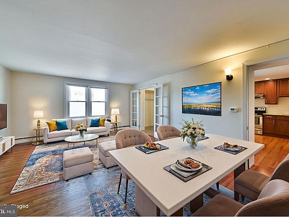 2nd image of 456 N Easton Rd