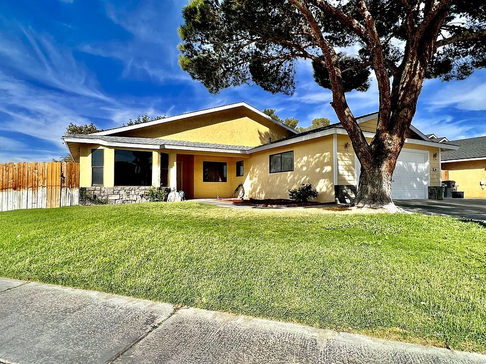 1st image of 449 S Holly Canyon Dr