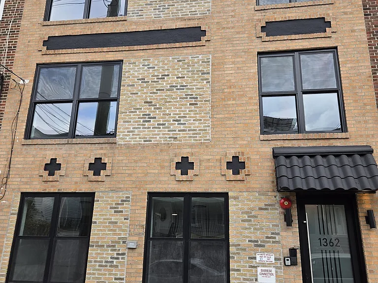 1362 Clay Ave #1 — Photo 7