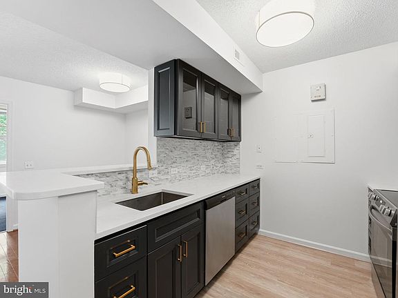 3rd image of 880 N Pollard St APT 222