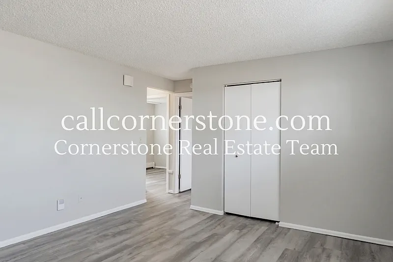 2 bed, 1.0 bath, 770 sqft, $864 — Photo 3