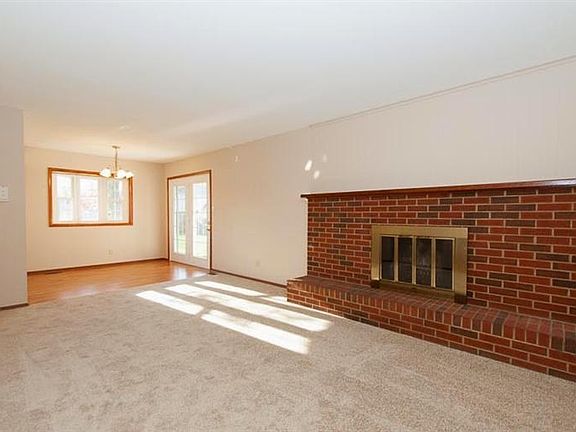 3rd image of 614 Crestmont Dr