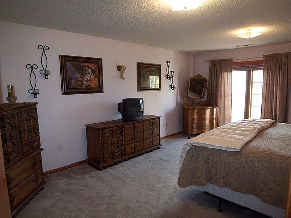 2nd image of 633 Brentwood Dr
