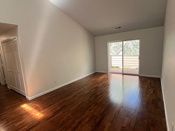 3rd image of 85 Meadowood Dr APT C4