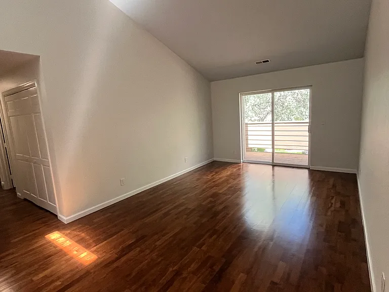 85 Meadowood Dr #C4 — Photo 2