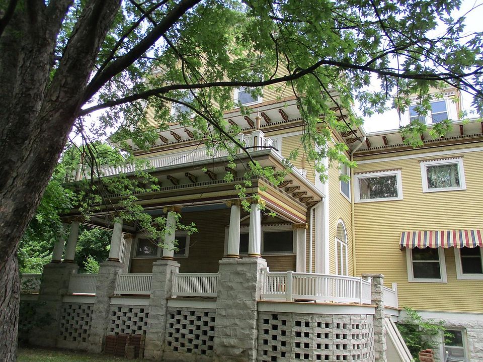 918 6th St, Oswego, KS 67356 Zillow