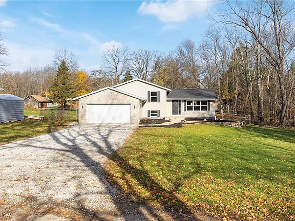 2nd image of 3045 Woodland Pl