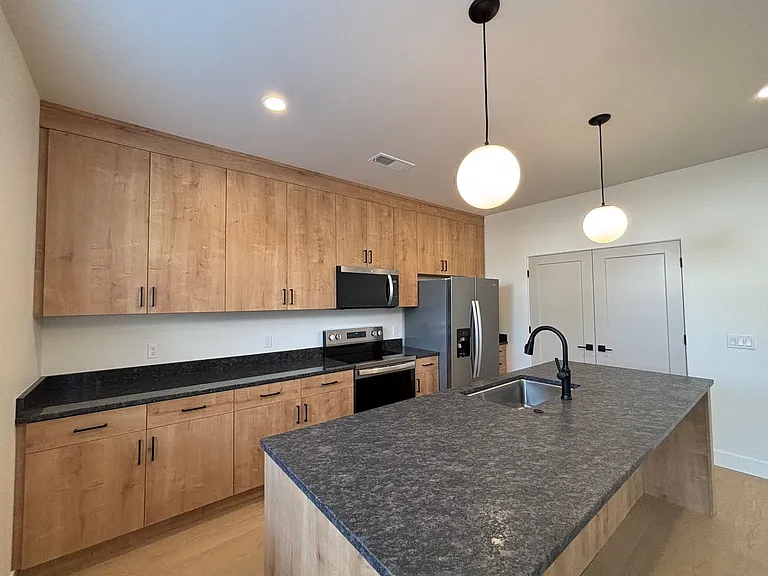 73 N 520 W #10 — Photo 8
