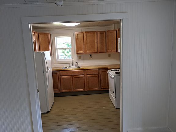 3rd image of 405 1/2 E Jefferson St #2