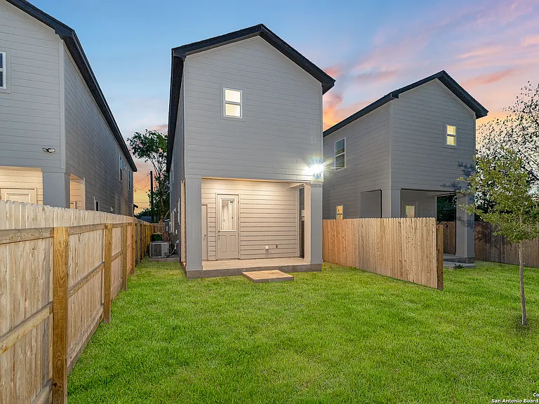 505 Linden Ave — Photo 37