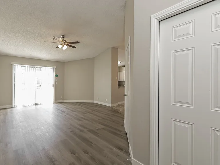 934 Wagon Train Dr — Photo 3