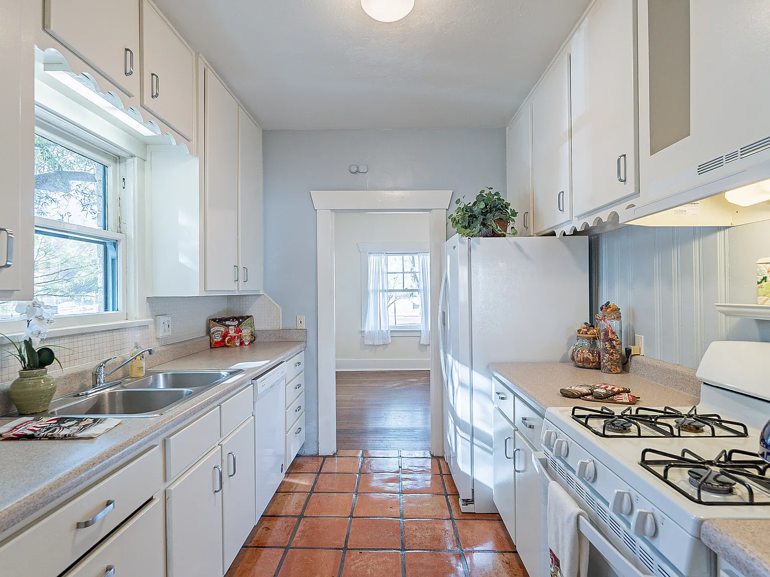 3 bed, 1600 sqft, $1,850 — Photo 4