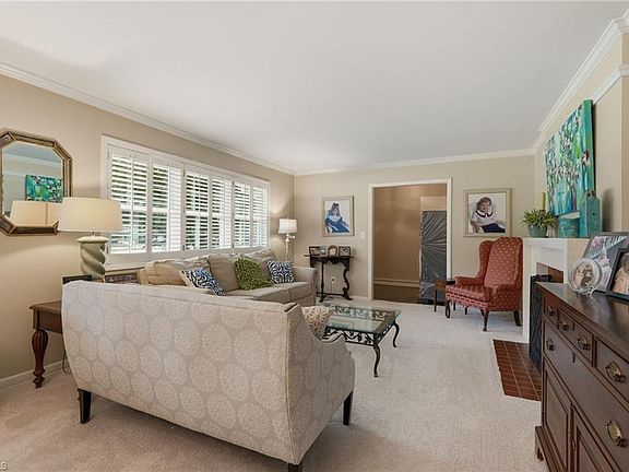 4th image of 1019 Oakcrest Dr