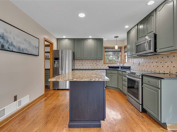 3rd image of 103 Watson Trl