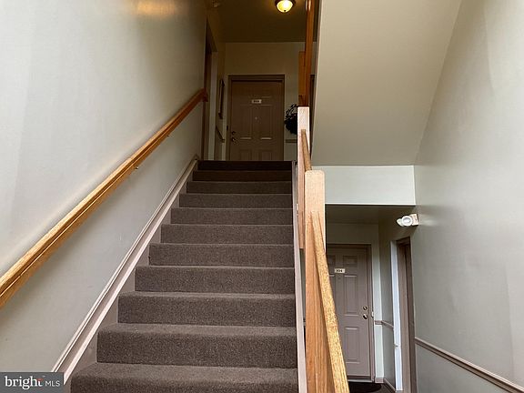 3rd image of 9808 Lake Pointe Ct APT 301