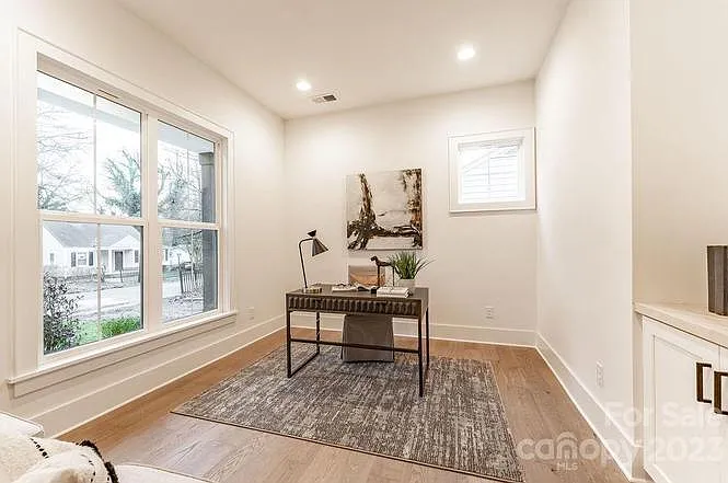 Elon St — Photo 3