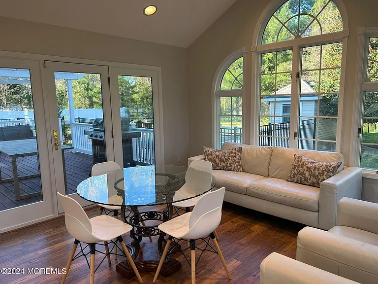 1578 N Bay Ave — Photo 34