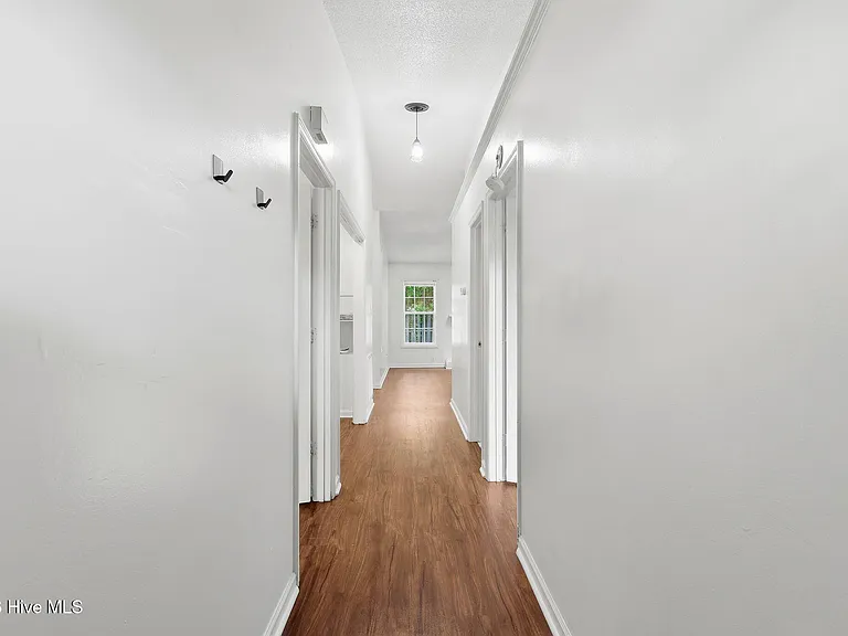 774 Pinewood Dr — Photo 4