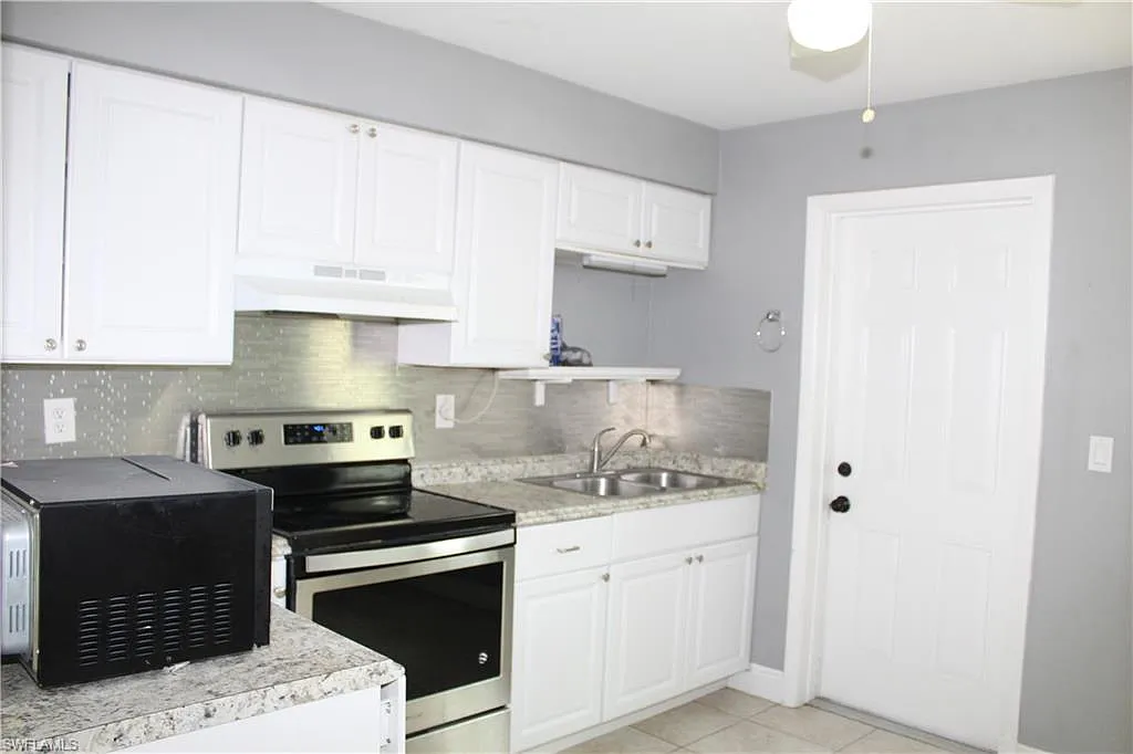 2 bed, 2.0 bath, 1152 sqft, $1,295 — Photo 2