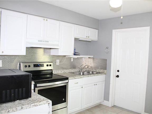 2nd image of 334 Cape Coral Pkwy W APT 1