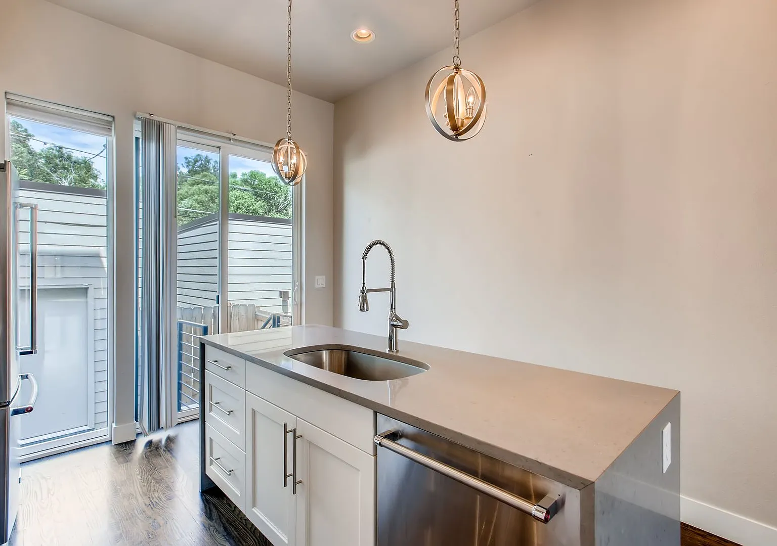 High Street Townhomes 3 bedroom unit with detached Garage and Yard — Photo 3