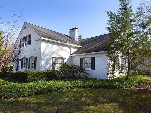 3rd image of 388 Country Club Dr NE