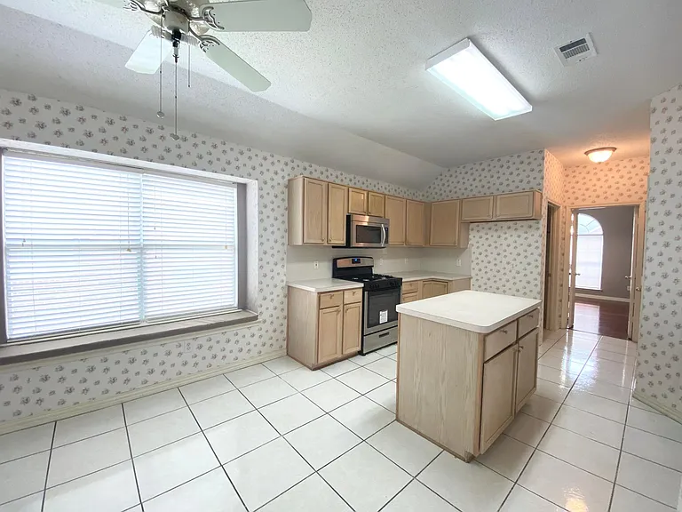 1618 Arbor Creek Dr — Photo 9