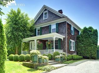 54 Meeting House Ln, Southampton, NY 11968