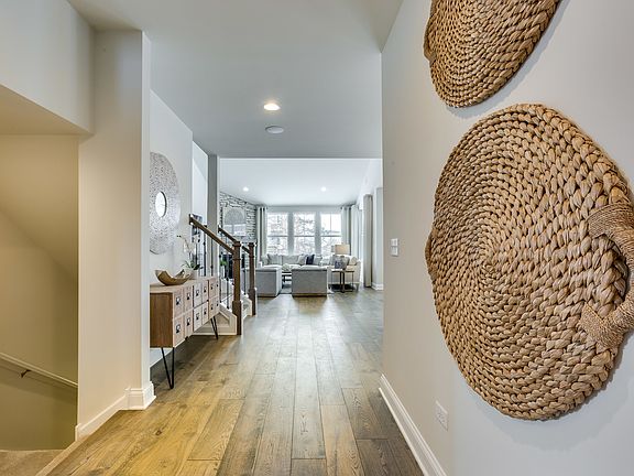 5th image of 63 Somerset Cir