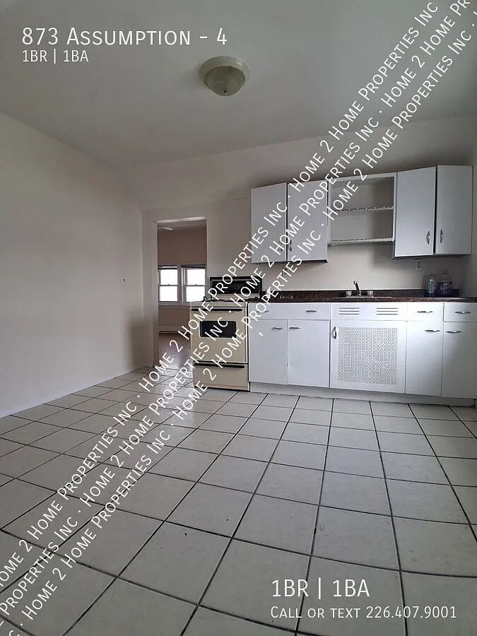Building Photo - 873 Assumption St #4