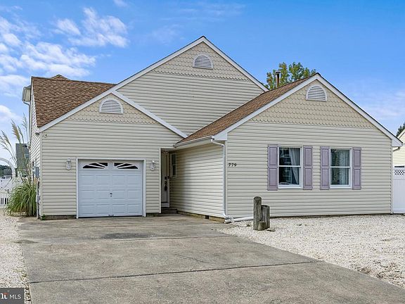 2nd image of 779 Jane Dr
