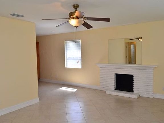 5th image of 716 Aspen Rd