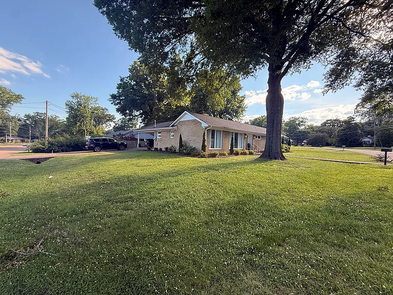 8 Woodhaven Dr — Photo 3