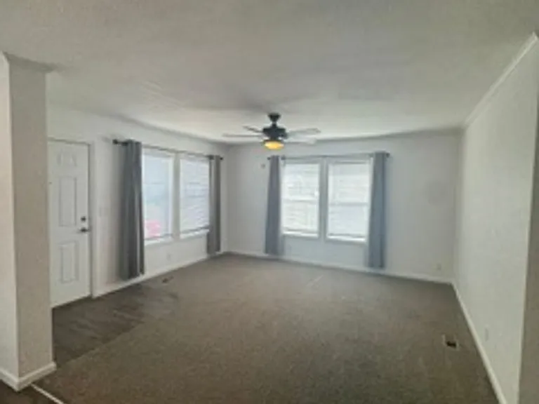 204 Onandaga Ave — Photo 8