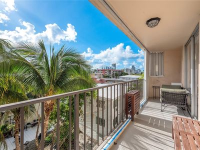 7921 Byron Ave APT 405, Miami Beach, FL, 33141