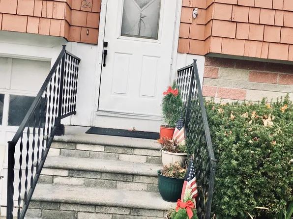 24 Continental Dr, Middletown, RI 02842