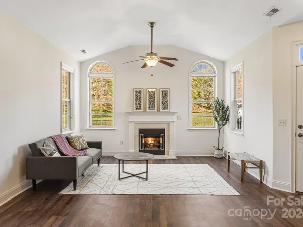 115 Outlook Cir, Swannanoa, NC 28778