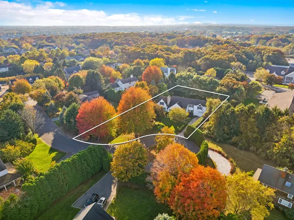 7 Kerrie Ct, Southampton, NY 11968