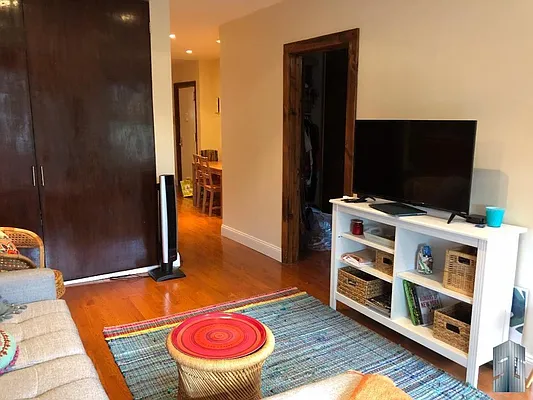 Rented by Skyline Group Real Estate | media 30