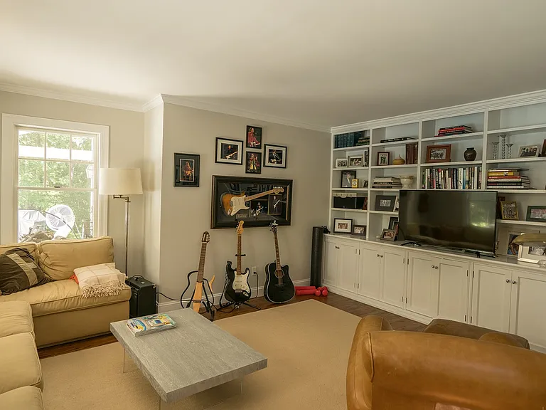 39 Fresh Pond Rd — Photo 8