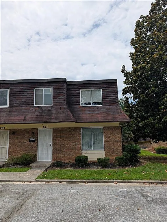3 bed, 1.5 bath, 1134 sqft, $1,600 — Photo 1