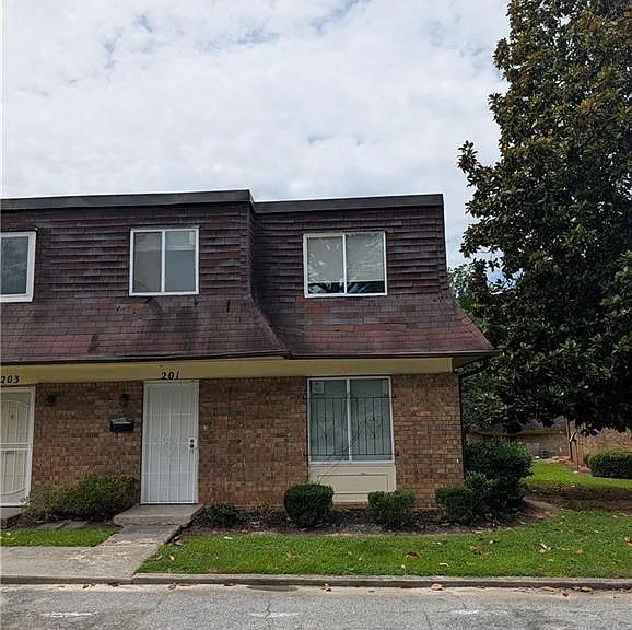 201 Peyton Pl SW — Photo 1