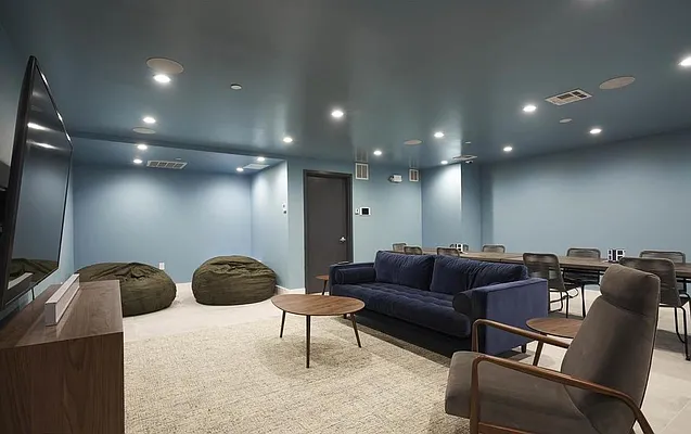 Rented by Compass | media 53