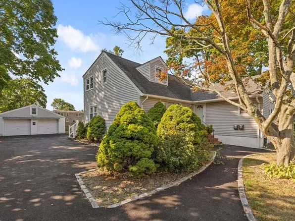 33 14th Ave, West Babylon, NY 11704