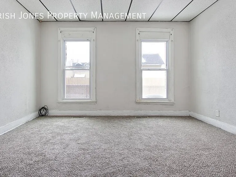 476 Niagara St #2 — Photo 9