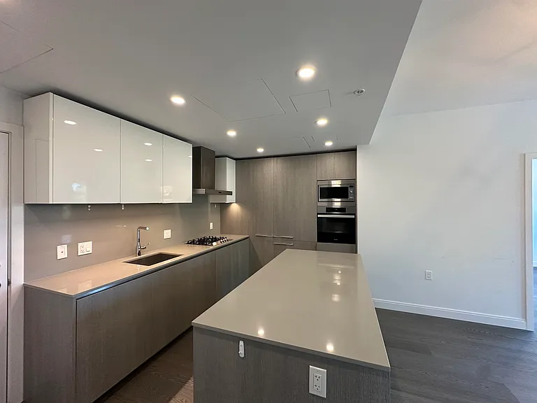 4908 Cambie St #304 — Photo 4