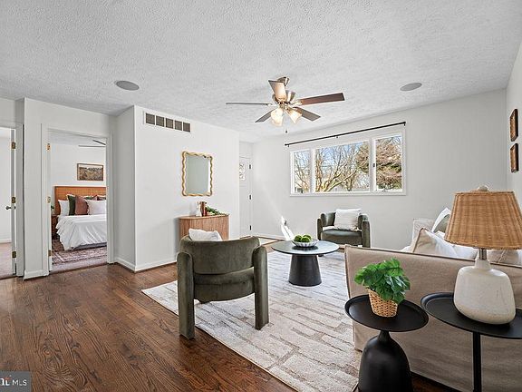 4th image of 279 Magothy Beach Rd