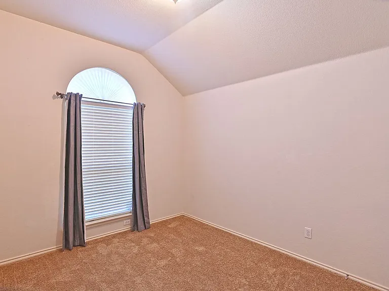 1073 Red Hawk Dr — Photo 14