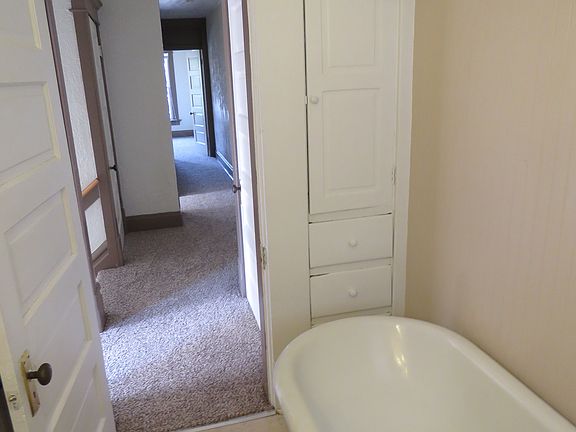 5th image of 1363 E Long St