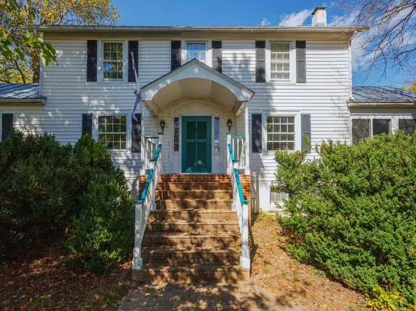 401 Enfield Rd, Lexington, VA 24450